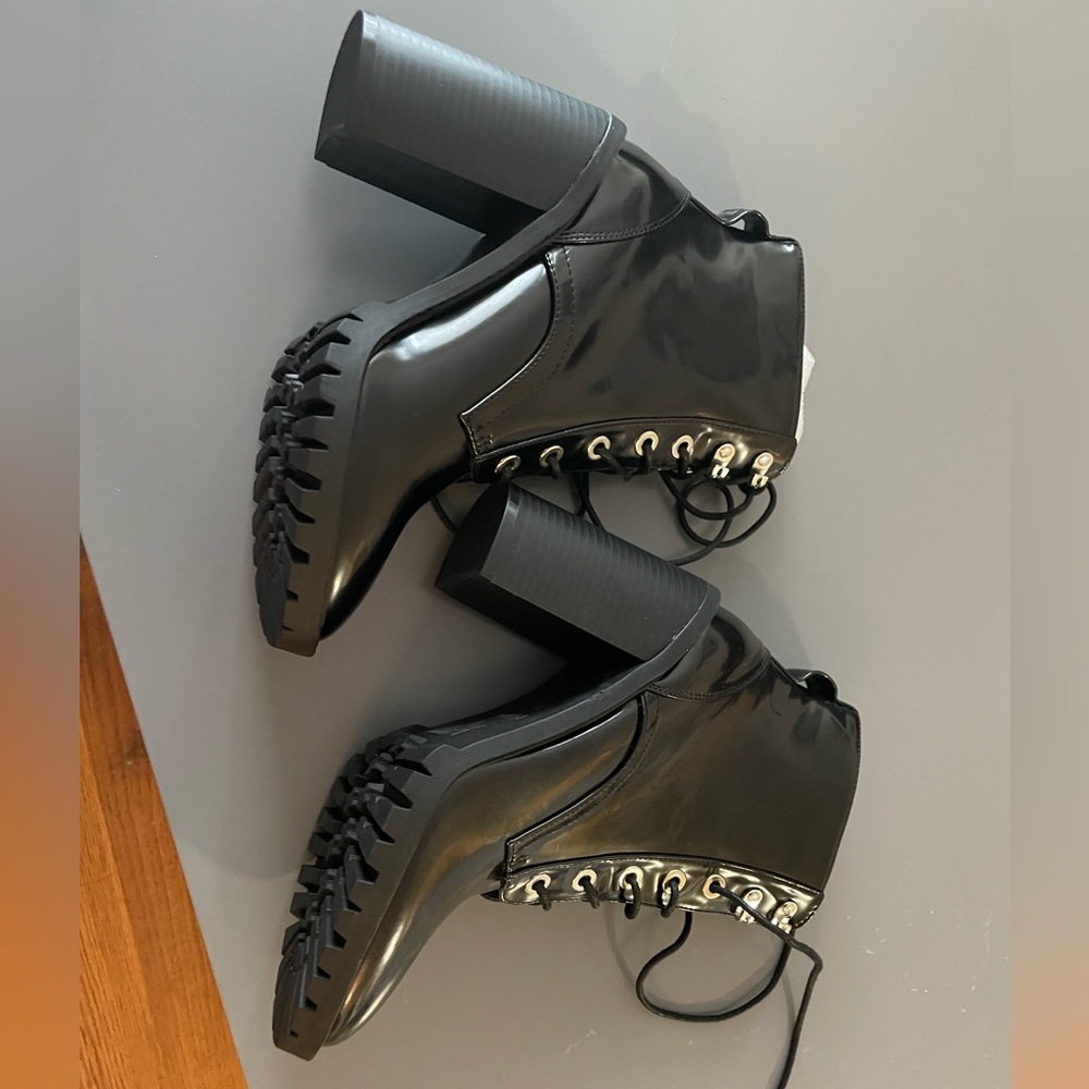 Black heel boots